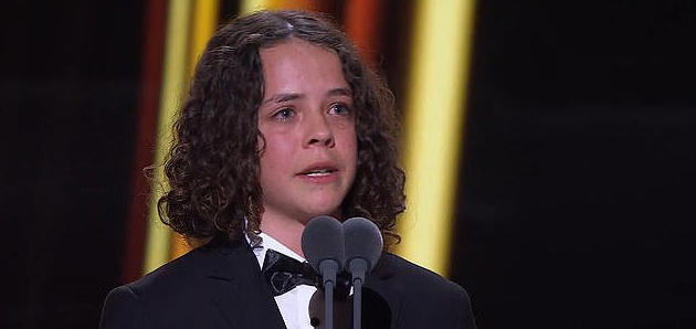 Felix Cameron raih Penghargaan Graham Kennedy. Foto: Tangkapan Layar YouTube 7NEWS Australia