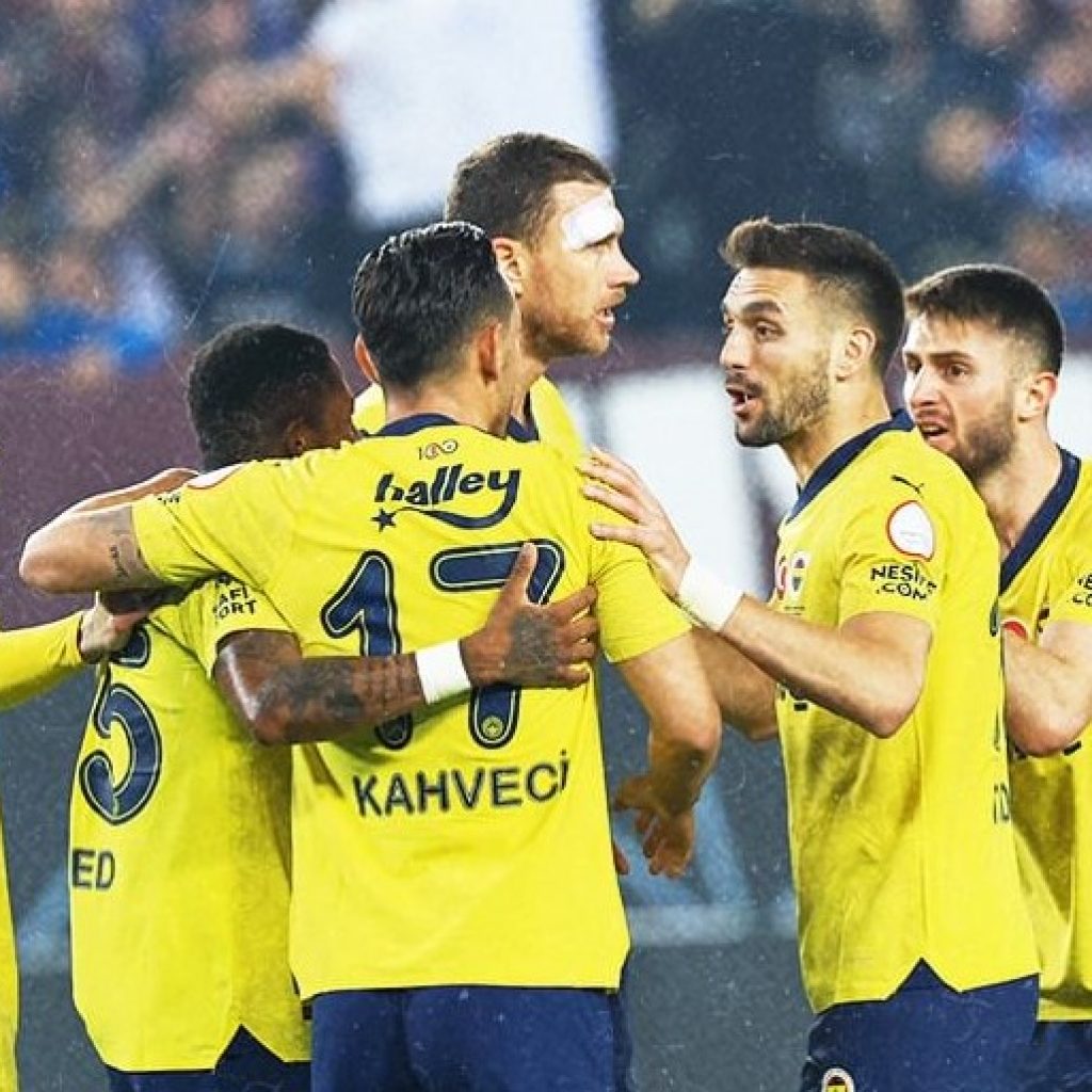 Laga Fenerbahce vs Trabzonspor berlangsung ricuh. Foto: instagram.com/fenerbahce