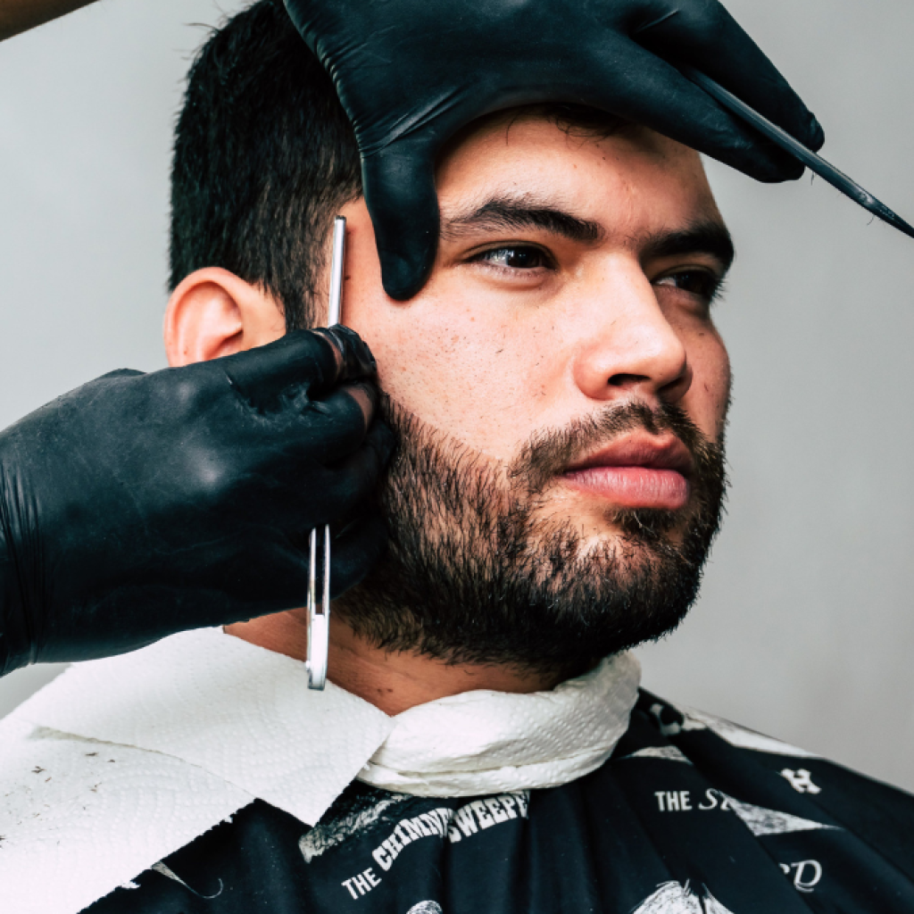 Para mantan pegawai KPK rayakan penetapan Firli Bahuri sebagai tersangka. Foto: Pexels.com/Jose Ricardo Barraza Morachis