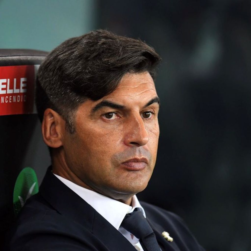 Paulo Fonseca kecewa usai AC Milan kalah oleh Parma. Foto: x.com/FabrizioRomano
