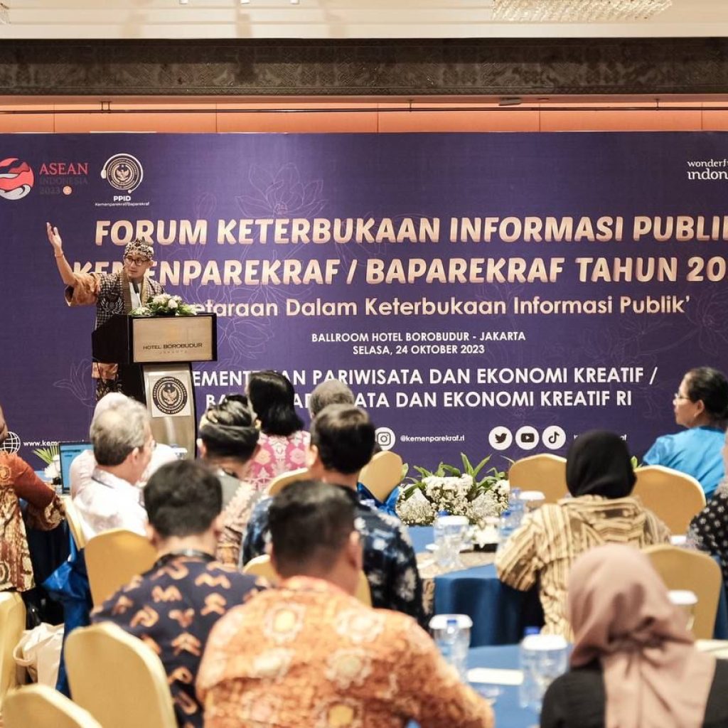 Sandiaga Uno sebut informasi publik seputar kebijakan pemerintah harus bisa diakses oleh semua kalangan. Foto: Laman Kemenparekraf