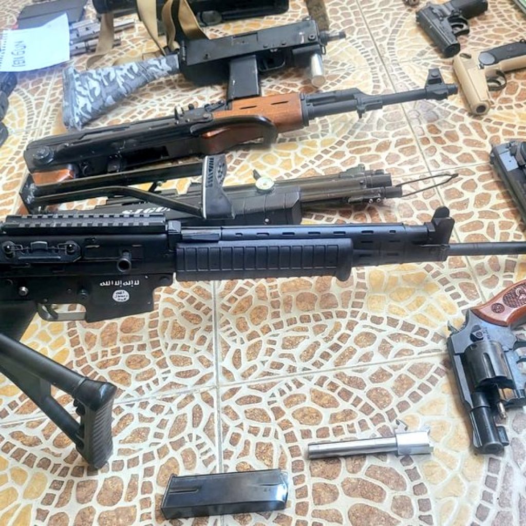 Foto Senjata yang Ditemukan di Rumah Tersangka Teroris. (Foto: Twitter @islah_bahrawi)
