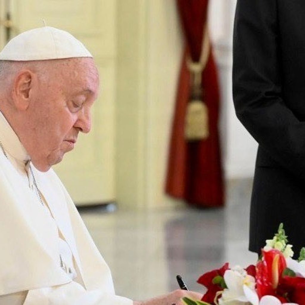 Paus Fransiskus melaksanakan Misa Akbar di GBK, Jakarta pada Kamis (5/9/2024). Foto: instagram.com/franciscus