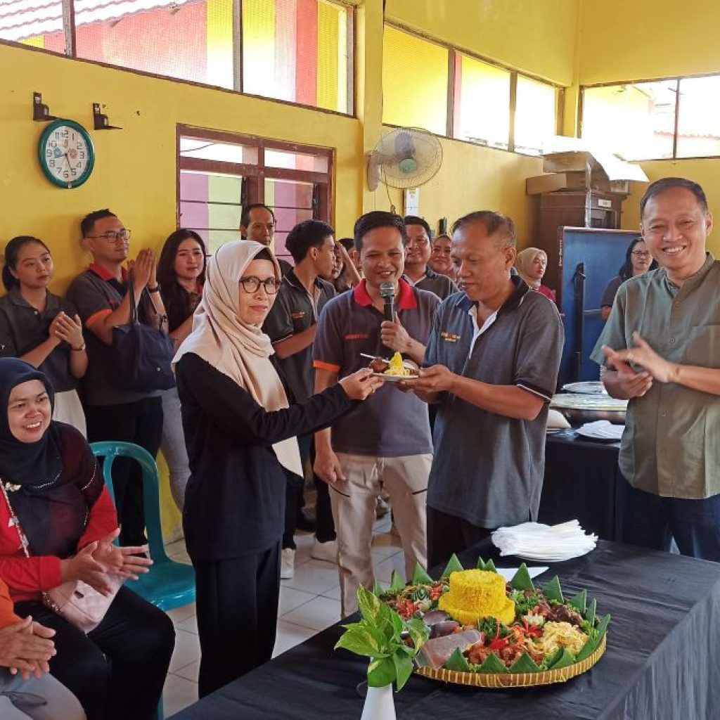 Suasana perayaan ulang tahun ke-10 Front One HK Resort Semarang di Kelurahan Lempongsari. Foto: Dok. Alan Henry