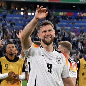 Tendangan Fullkrug Bikin Patah Tangan Penggemar, Kok Bisa?