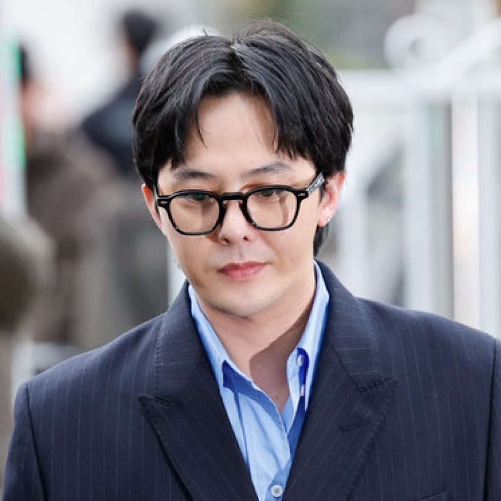 G-Dragon meminta pemeriksaan menyeluruh secara mendesak pada pihak kepolisian setelah diduga menggunakan narkoba. Foto: X.com/gdragonintl