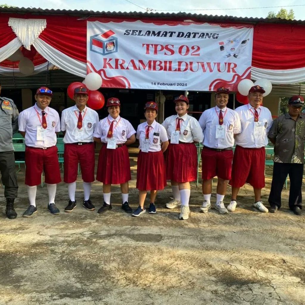 TUTURPEDIA - Serba-serbi Pemilu 2024: Berikut Deretan TPS Unik, Ada Petugas yang Pakai Kostum Anak SD 