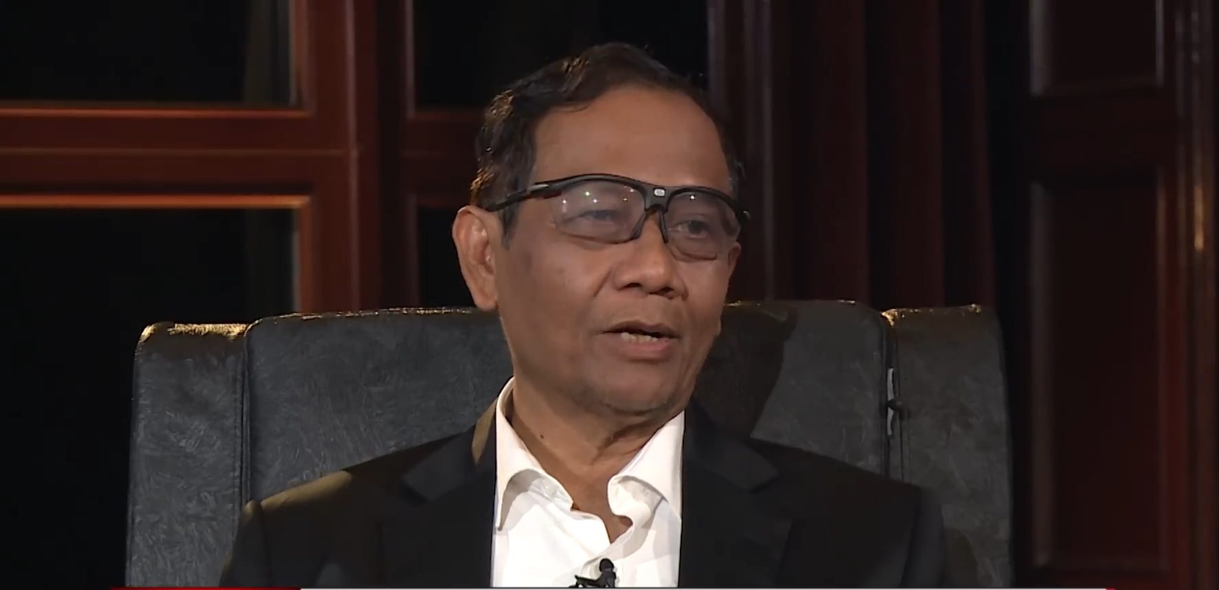 Gagasan baru soal ekonomi yang akan disampaikan Mahfud MD selama debat cawapres 2024 perdana. Foto: Tangkapan layar YouTube Karni Ilyas Club