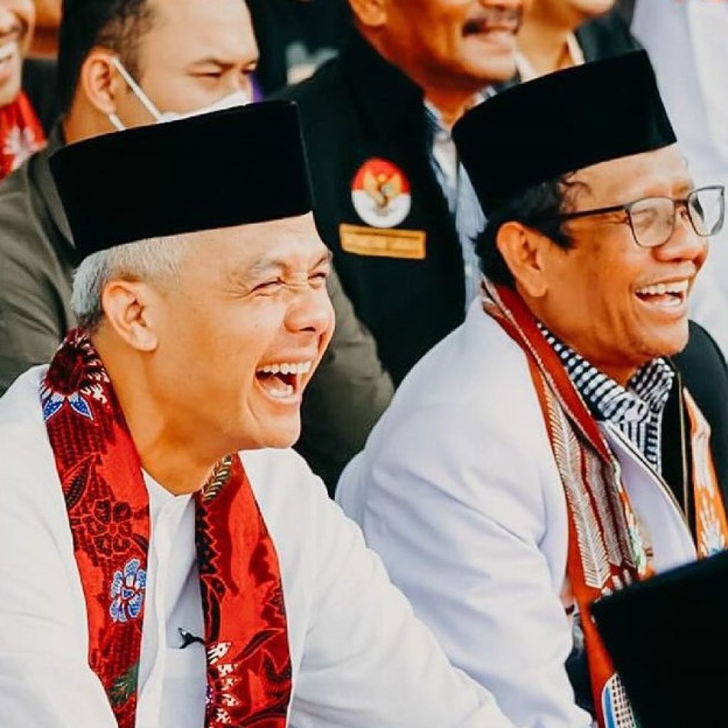 TUTURPEDIA - Debat Capres 2024: Ganjar Minta Saran Pertanyaan ke Warganet soal Tema Pertahanan, Respons Curhatan Juga!