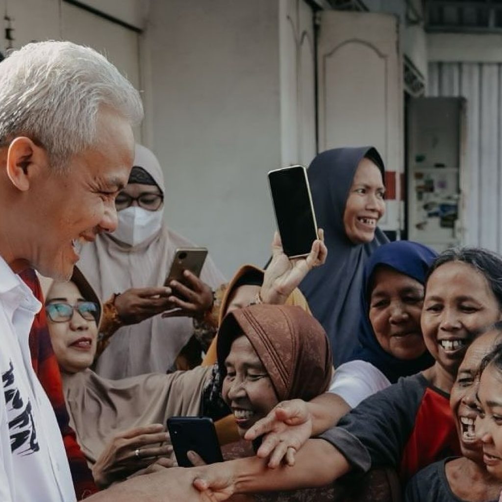 Ganjar merespons laporan yang tertuju padanya. Foto: Instagram.com/ganjar_pranowo