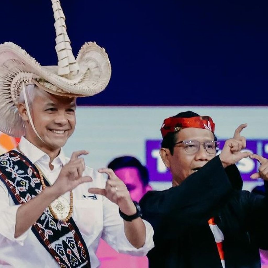 Bedah Makna Busana Adat NTT dan Madura yang Dipakai Ganjar-Mahfud di Debat Cawapres 2024