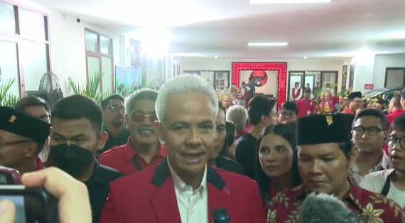 TPN Ganjar-Mahfud minta kemenangan Prabowo-Gibran didiskualifikasi saat gugat hasil Pemilu 2024 ke MK. Foto: Tangkapan layar YouTube PDI Perjuangan