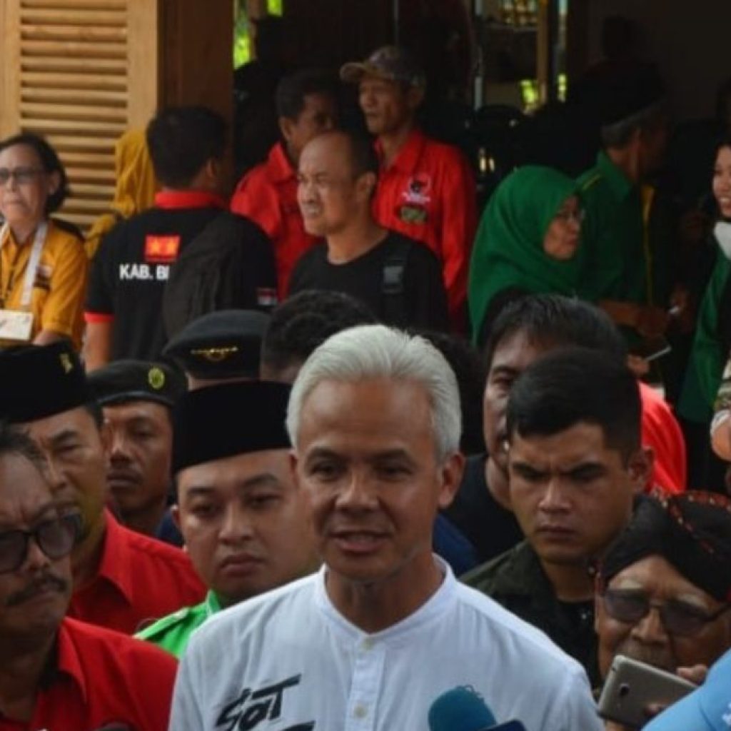 TUTURPEDIA - Ganjar Pranowo Kunjungi Posko Relawan Blora, Singgung Insiden di Boyolali