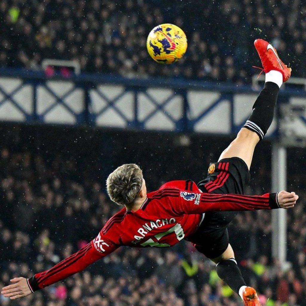 Garnacho Ciptakan Momen Spektakuler, Bikin Gol Salto ala Rooney dan Selebrasi ala Ronaldo