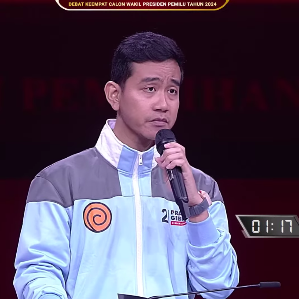 TUTURPEDIA - Gaya Unik Gibran Rakabuming Kenakan Jaket Naruto di Debat Cawapres 2024 Ramai Jadi Sorotan