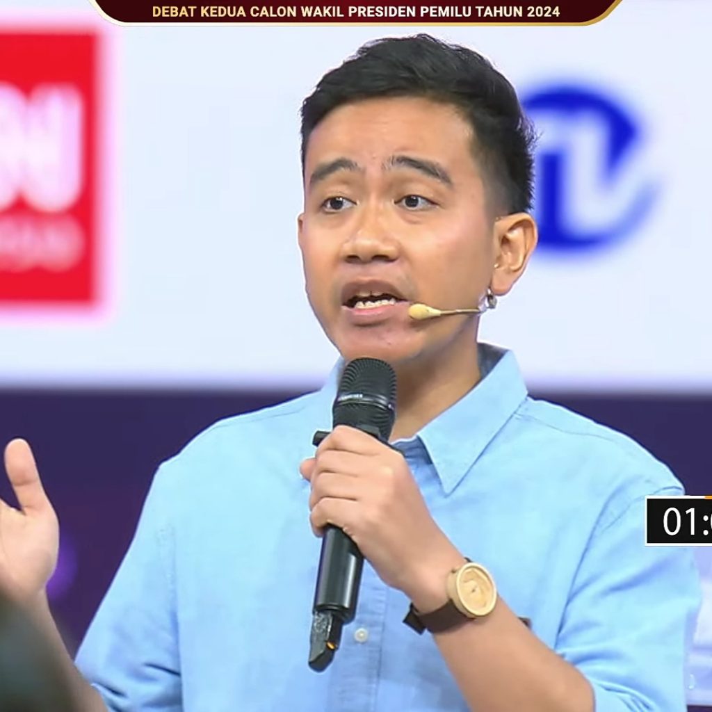 Saling bantah, Gibran minta FX Rudy cek data APBN Solo. Foto: Tangkapan Layar Youtube KPU RI