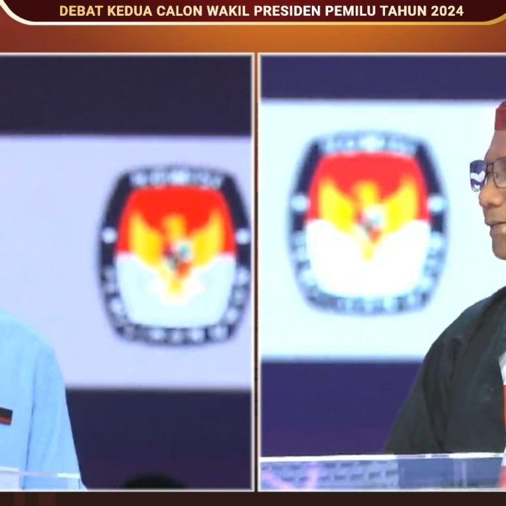 Gibran saat melayangkan pertanyaan dengan istilah asing ke Mahfud MD. Foto: Tangkapan layar YouTube KPU RI