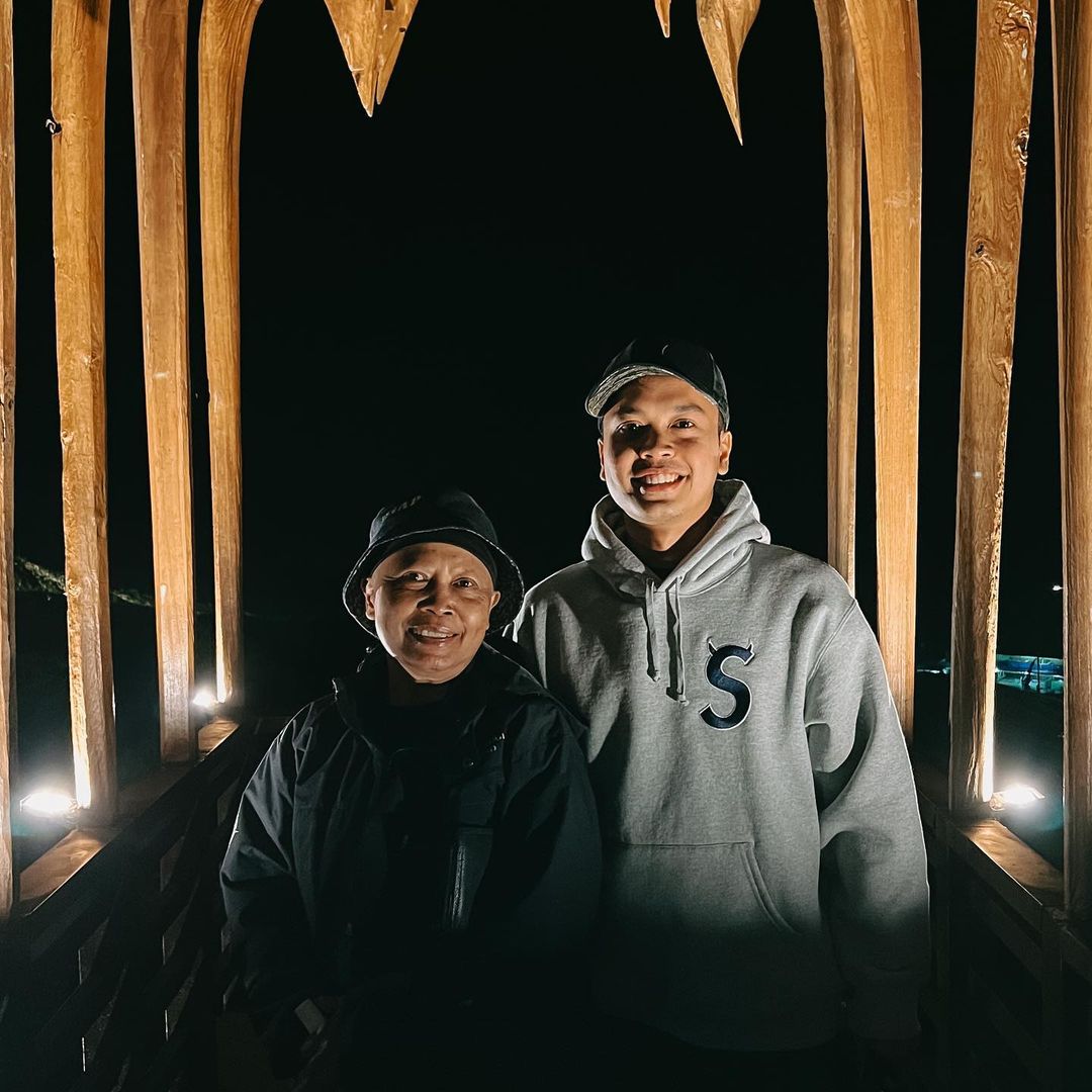Ginting dan Ibunda. (Foto: Instagram @sinisukanthony)