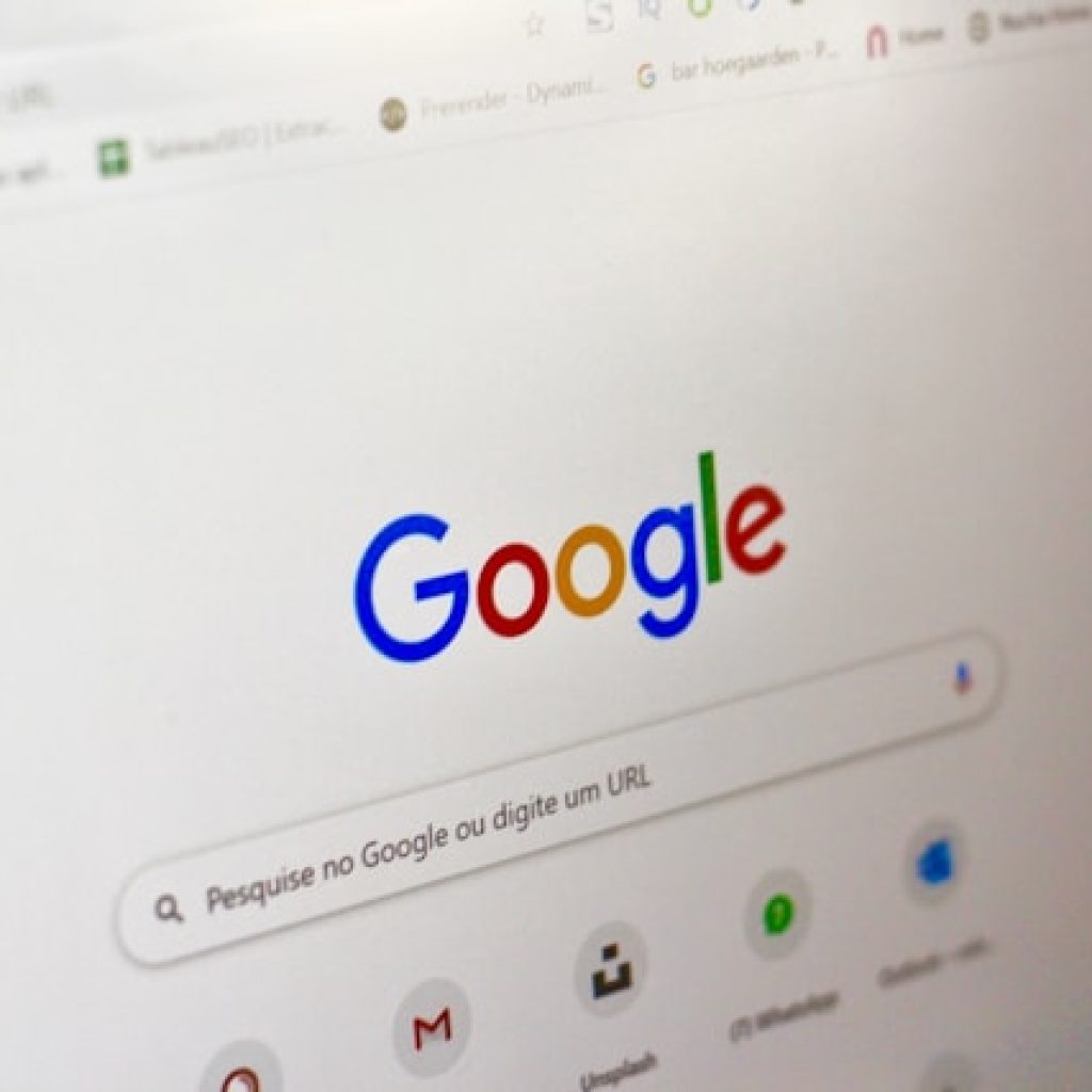 Fitur pemantauan dark web dirilis Google secara gratis. Foto: unsplash.com/nathanareboucas