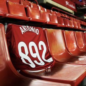 Granada dan Athletic Bilbao Beri Penghormatan untuk Fans yang Meninggal di Stadion