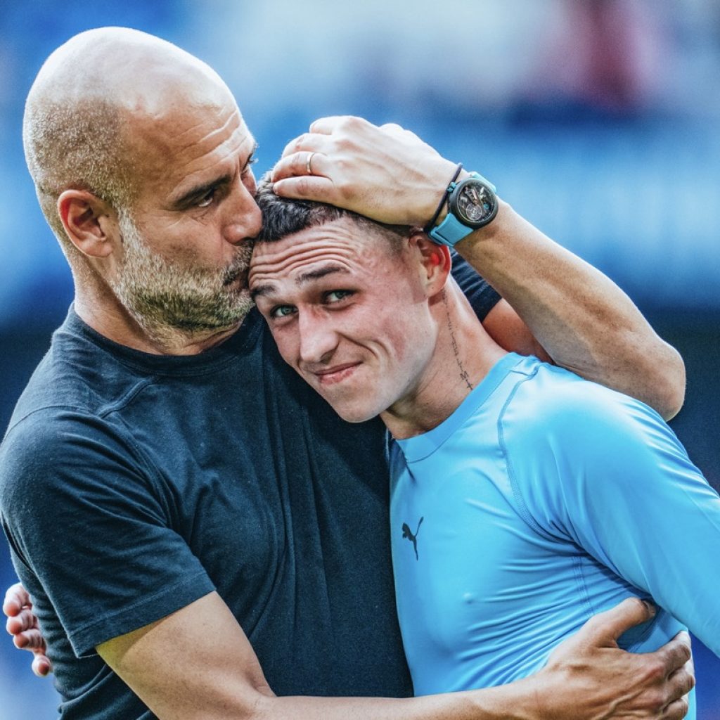 Pelatih Pep Guardiola bersama Phil Foden. Foto: x.com/ManCity