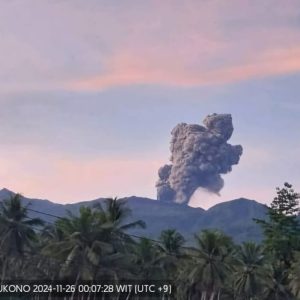 Berstatus Waspada, Gunung Dukono Kembali Erupsi Lontarkan Abu Setinggi 4.600 Meter
