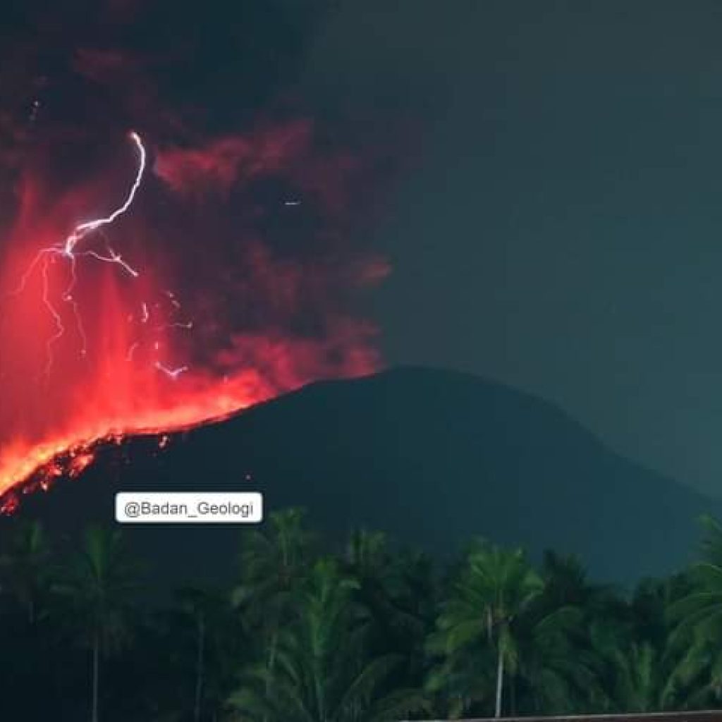 Erupsi Gunung Ibu di Halmahera Barat Lontarkan Lava Pijar Setinggi 800 Meter