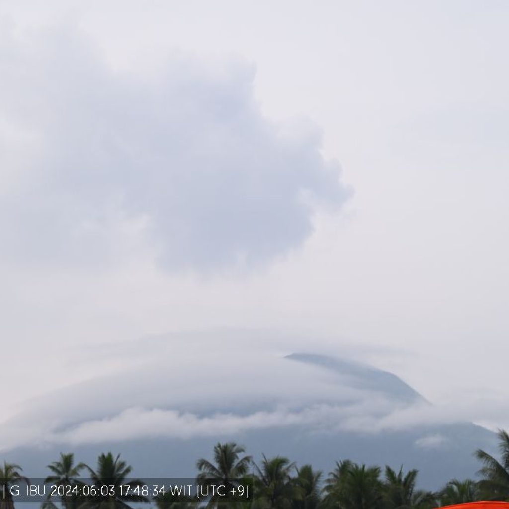 Masih Berstatus Awas, Gunung Ibu Gempa 27 Ribu Kali dalam Satu Bulan