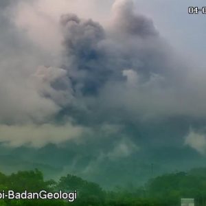 Gunung Merapi Erupsi hingga Tujuh Kali dan Timbulkan Guguran Awan Panas