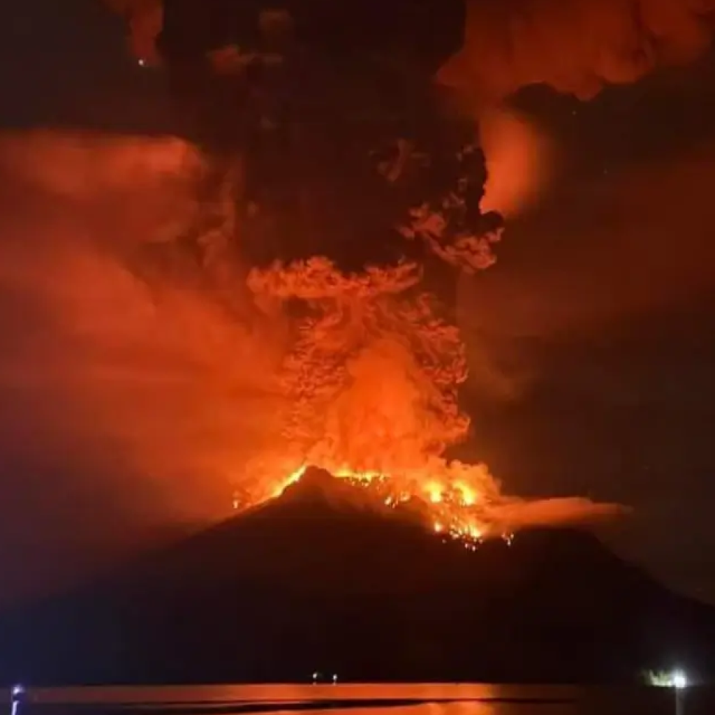 PVMBG Sebut Waspadai Potensi Tsunami dari Erupsi Gunung Ruang, Ini Penyebabnya 