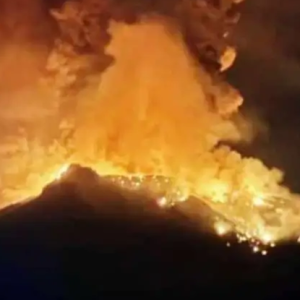 Abu Letusan Gunung Ruang sampai ke Malaysia, Imbasnya Beberapa Jadwal Penerbangan Dibatalkan 