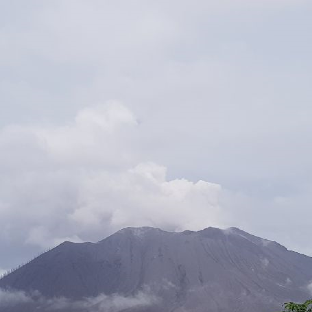 Gunung Ruang Masih Awas, BNPB Upayakan Evakuasi Belasan Ribu Warga dalam Tiga Hari