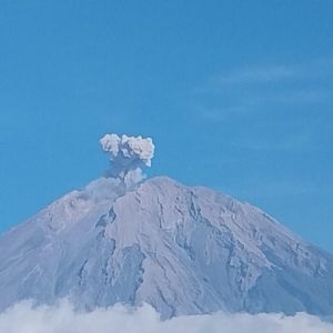 Erupsi Gunung Semeru Lontarkan Abu Vulkanik Setinggi 500 Meter, ESDM Beri Imbauan