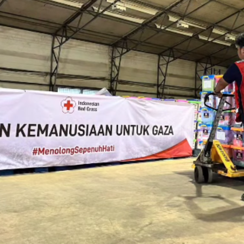 PMI dan Kemenlu RI kirimkan bantuan untuk Gaza. Foto: Instagram.com/palangmerah_indonesia