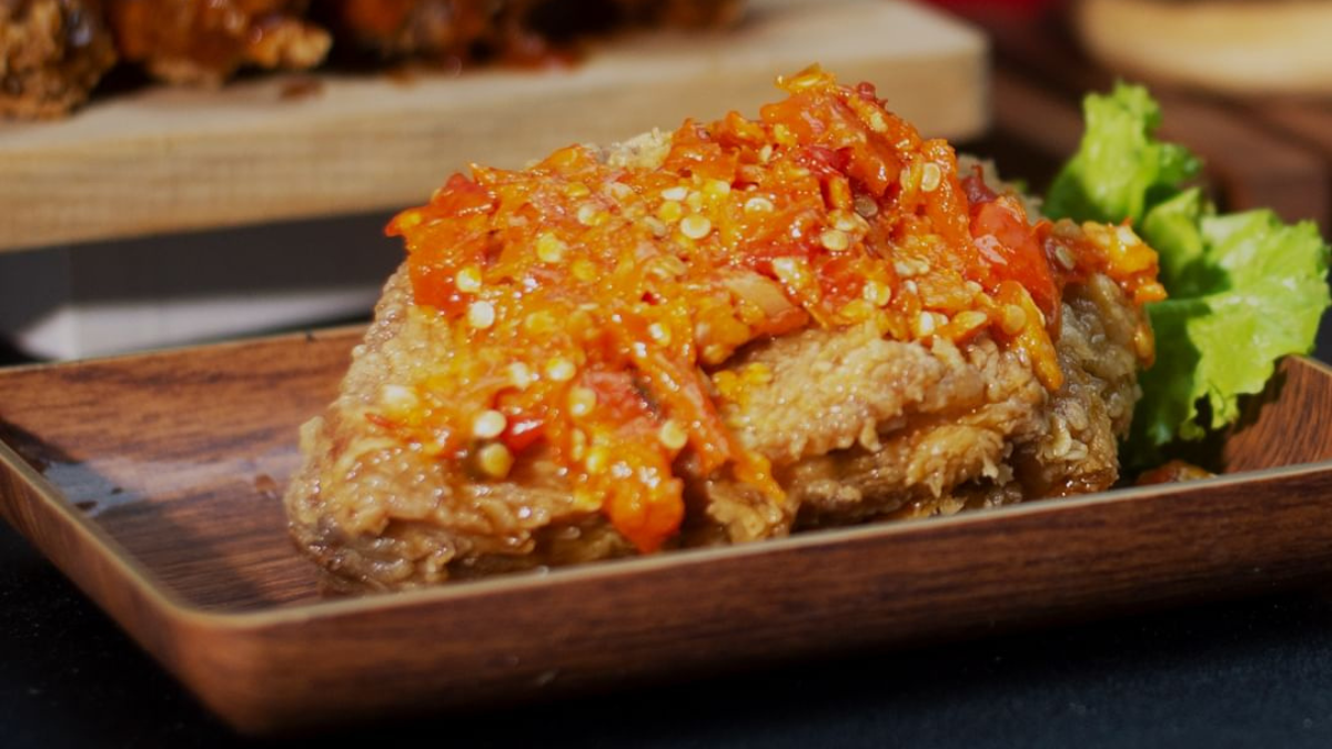 KFC dan McDonald's ramai diboikot, inilah rekomendasi ayam goreng lokal yang enak. Foto: Instagram.com/d_besto