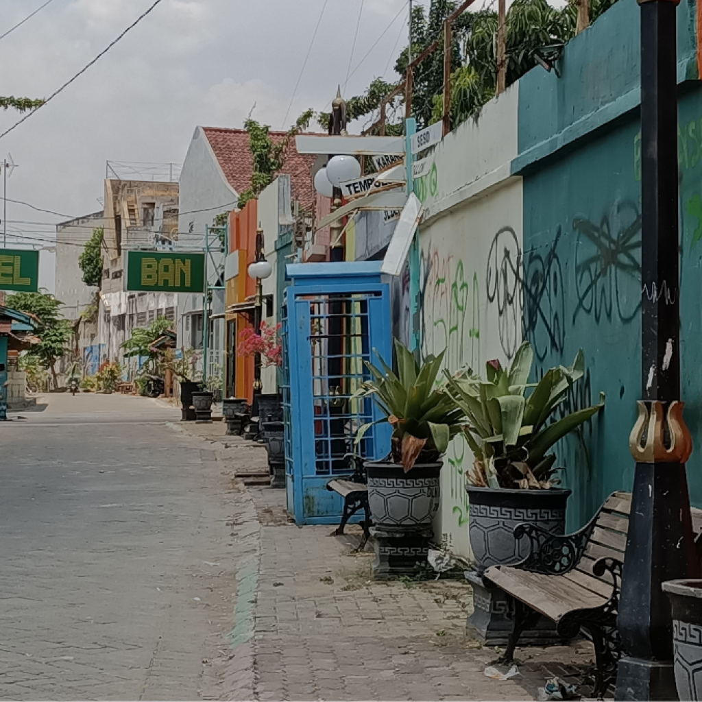 Kawasan Rel Ban yang sebelumnya jadi spot foto, kini rusak akibat ulah tangan jahil. Foto: Dok. CR