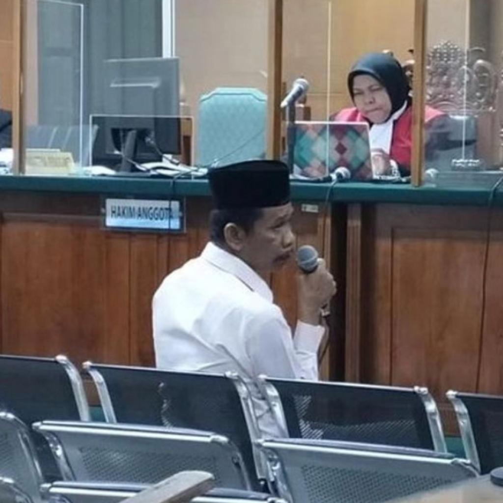 Kades Banten ketahuan korupsi Rp925 juta digunakan untuk karaoke dan bayar LC. Foto: Instagram.com/info.loker.cikarang
