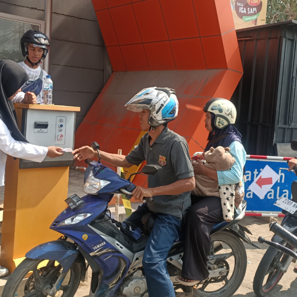 Pasar Rakyat Sido Makmur melakukan uji coba e-parkir. Foto: Dok. CR