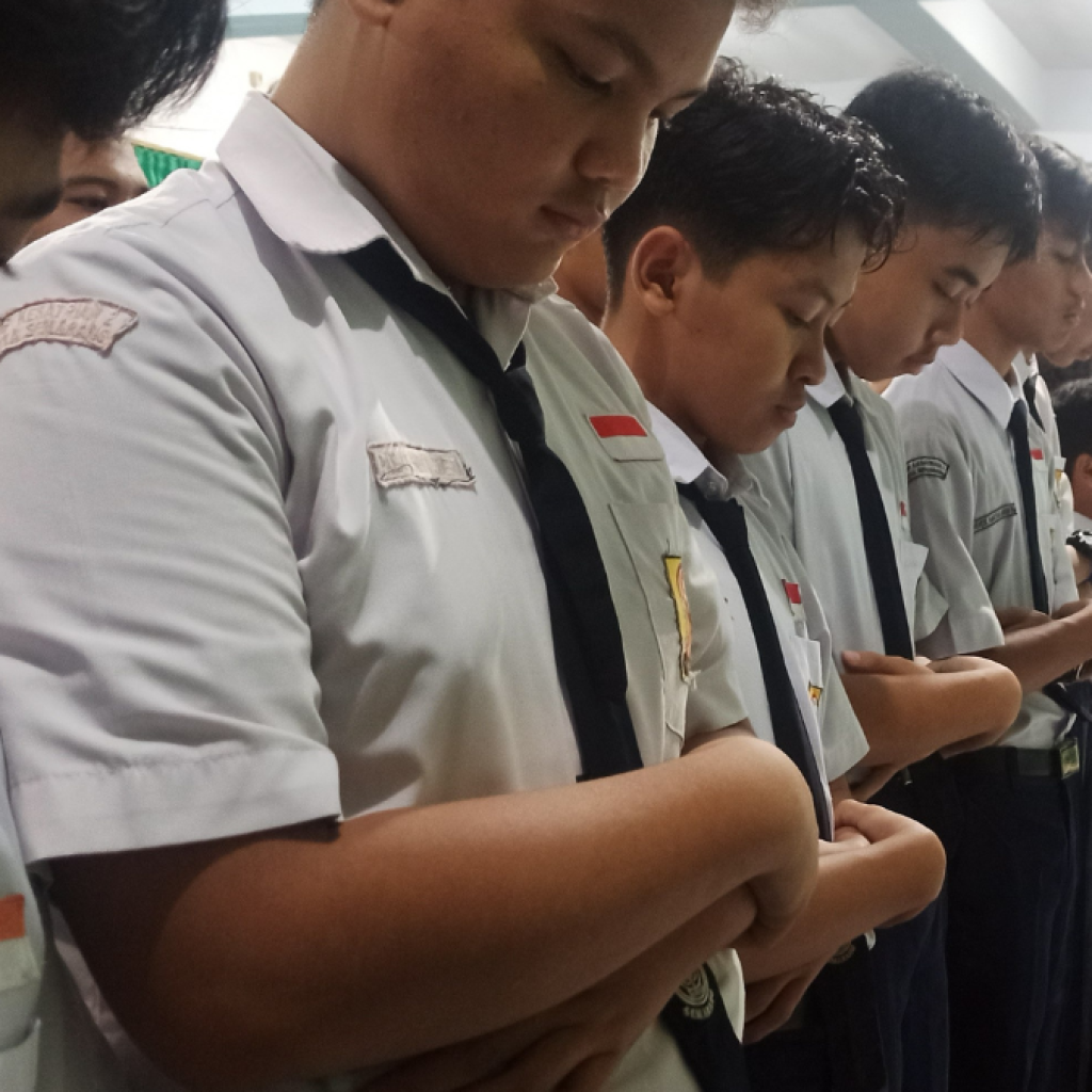 SMP Kesatrian 2 gelar shalat ghaib. Foto:; Dok. Istimewa
