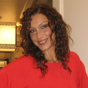 Fakta Baru Mengejutkan! Ternyata Supermodel Bella Hadid Sudah Tinggalkan Dior Lebih Dahulu