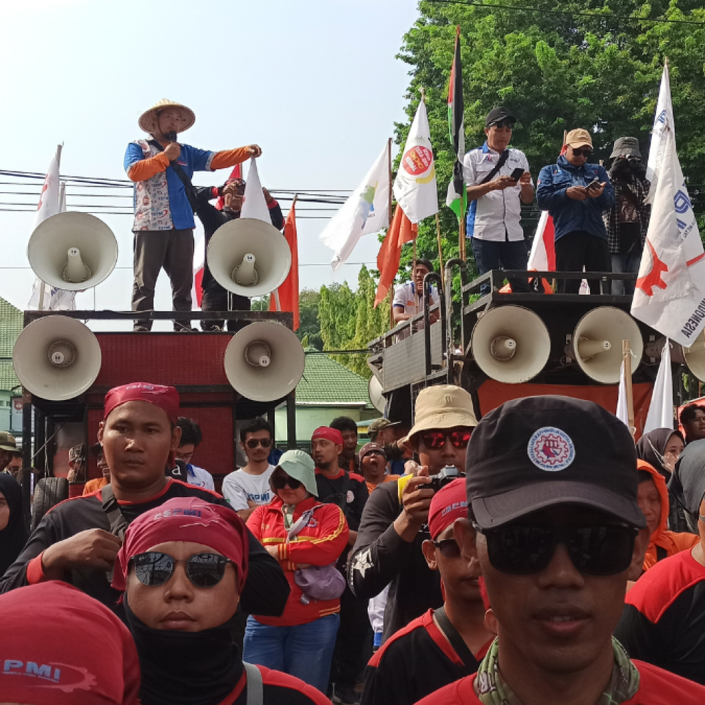 Ratusan Buruh Dorong Wali Kota Semarang Ajukan Rekomendasi UMK Naik 15 Persen