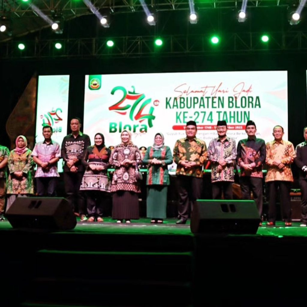 Puncak hari jadi Kabupaten Blora ke-274, Bupati Arief Rohman sampaikan 22 penghargaan. Foto: Istimewa