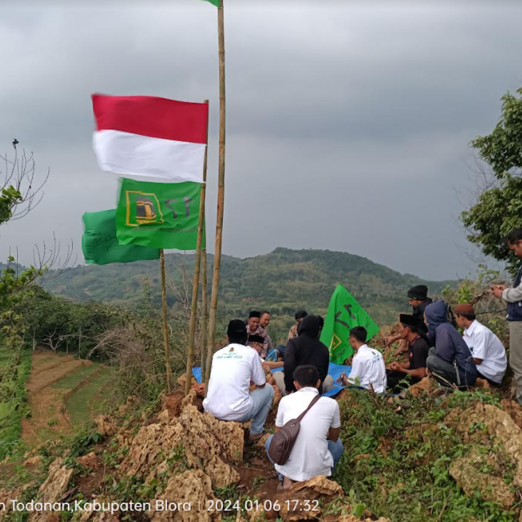 Sejumlah orang doa bersama dalam memperingati hari lahir PPP ke-51. Foto: Dok. Lilik Yuliantoro