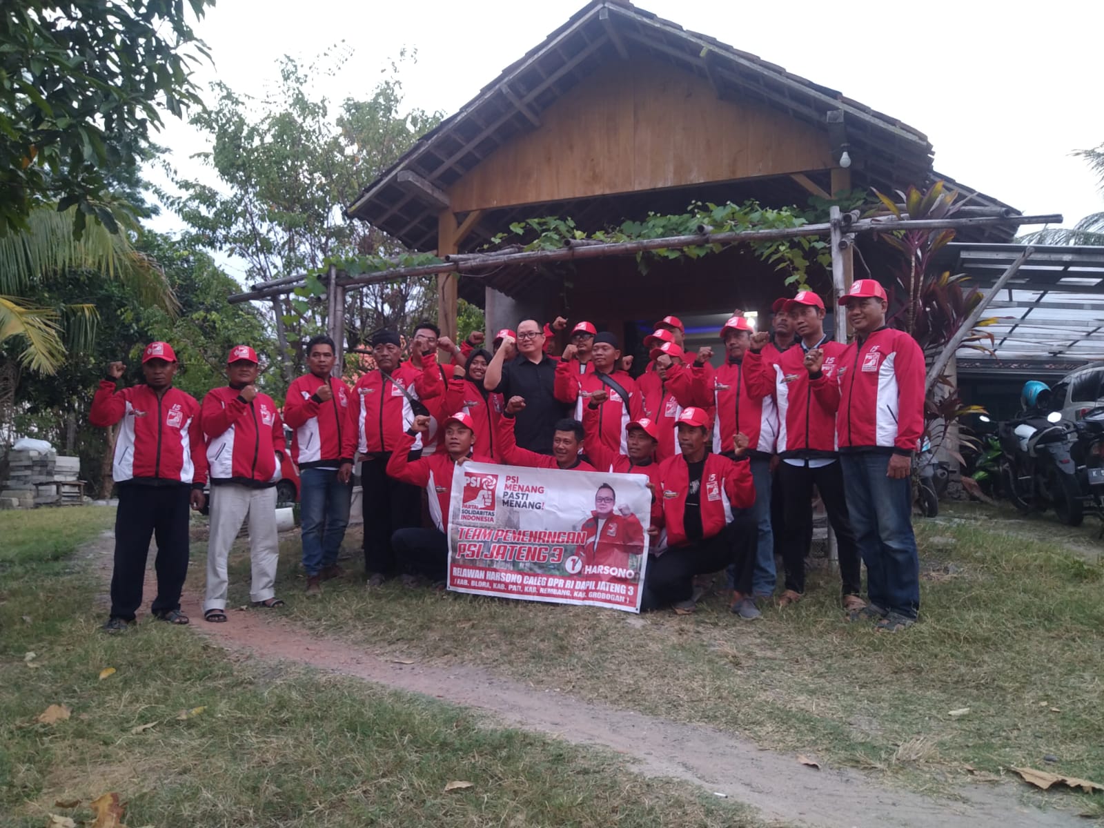 Relawan PSI gabungan Rejo Semut Ireng dan plat K serta relawan lain berangkat ke Semarang untuk hadiri HUT PSI ke-9. Foto: Istimewa