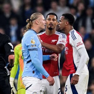 Ketahuan Lempar Bola ke Kepala Gabriel, Haaland Tetap Lolos dari Sanksi