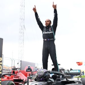 Gabung Ferrari Tahun 2025, Ini 5 Opsi Pembalap Pengganti Lewis Hamilton di Mercedes