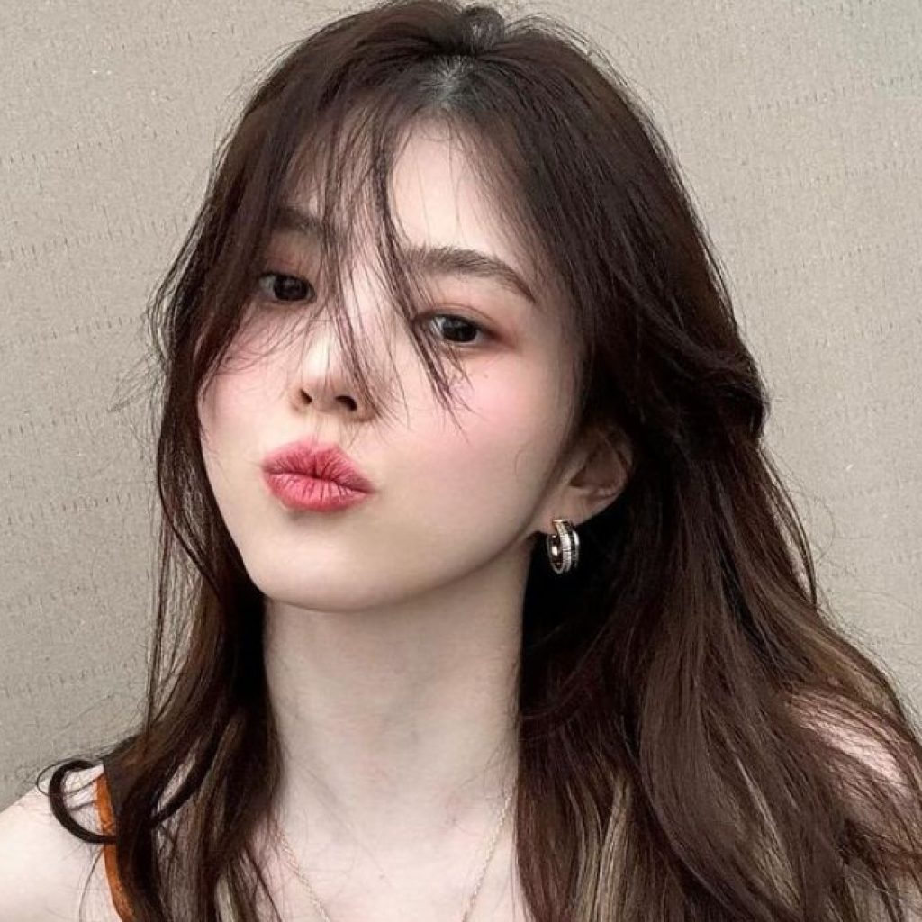 TUTURPEDIA - Baru 2 Minggu Pacaran, Han So Hee Bagikan Meme Sebelum Putus dengan Ryu Jun Yeol 