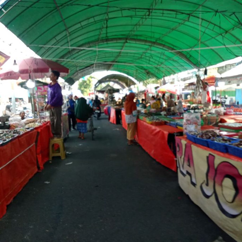 Para pedagang dari luar kota maupun dalam kota di Kabupaten Blora menjajakan dagangannya. Foto: Dok. Lilik Yuliantoro