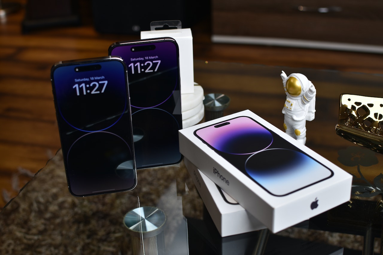 Heboh Bayi 8 Bulan Dijual Orang Tua Demi iPhone 14, Begini Tanggapan Netizen. Foto: Pexels (Avinash Kumar)