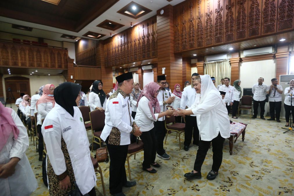 Wali Kota Semarang, Hevearita Gunaryanti Rahayu melepas keberangkatan 100 jemaah haji ASN. Foto: Dok. Pemkot Semarang
